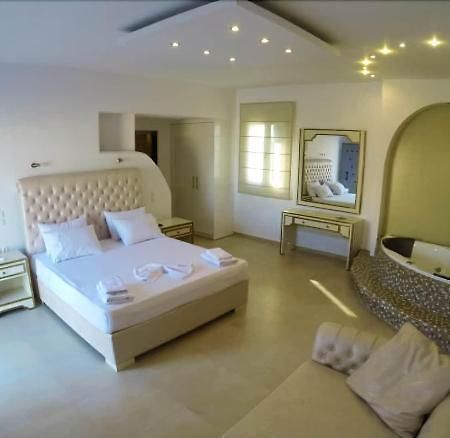 Queen Boutique Suites Mykonos Town Екстериор снимка