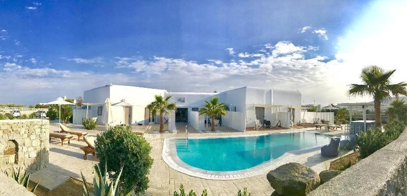 Queen Boutique Suites Mykonos Town Екстериор снимка