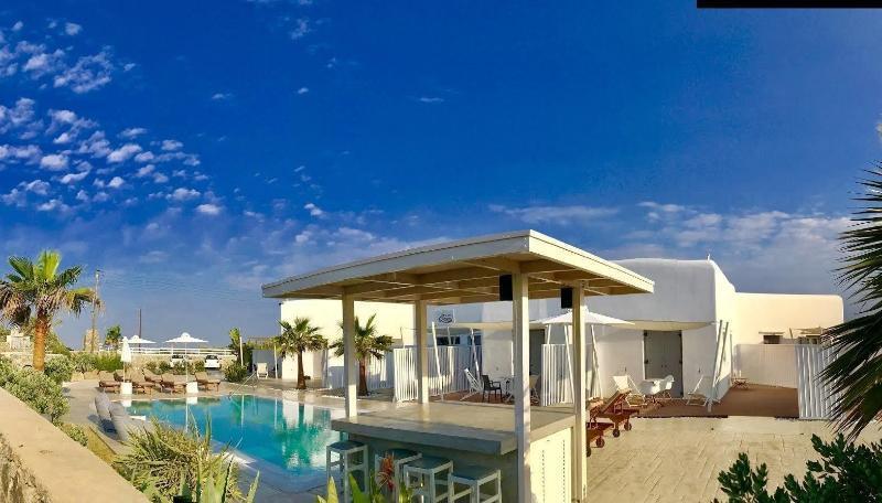 Queen Boutique Suites Mykonos Town Екстериор снимка
