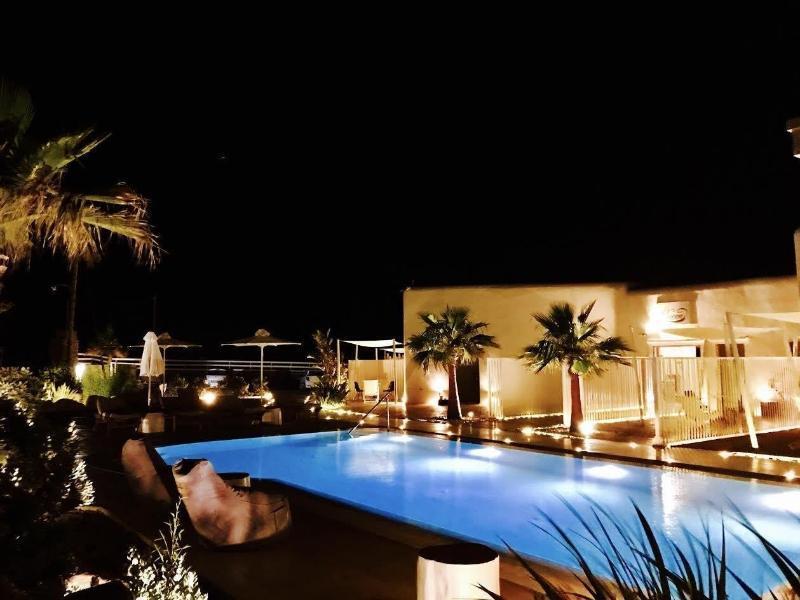 Queen Boutique Suites Mykonos Town Екстериор снимка
