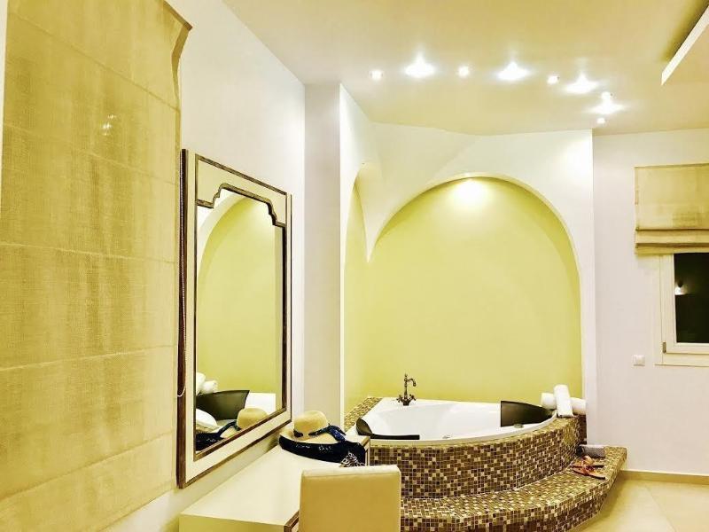 Queen Boutique Suites Mykonos Town Екстериор снимка