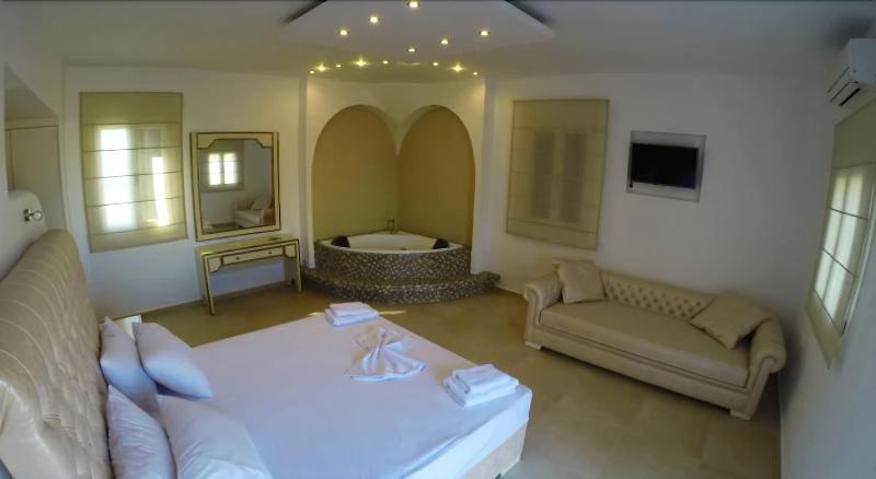 Queen Boutique Suites Mykonos Town Екстериор снимка