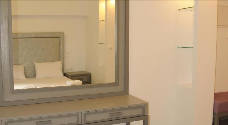 Queen Boutique Suites Mykonos Town Екстериор снимка