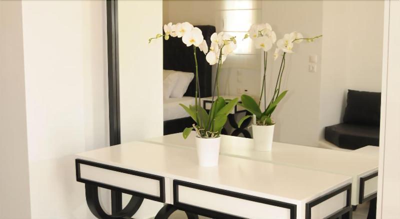 Queen Boutique Suites Mykonos Town Екстериор снимка