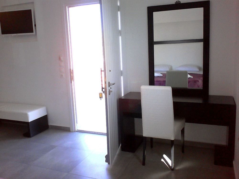 Queen Boutique Suites Mykonos Town Екстериор снимка